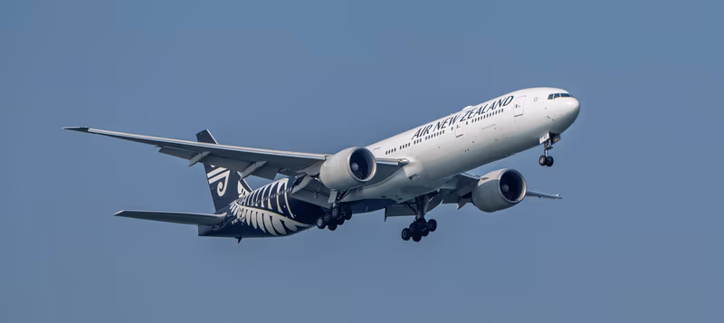 新西兰航空 777-300ER ZK-OKO 黑色蕨叶尾部进近