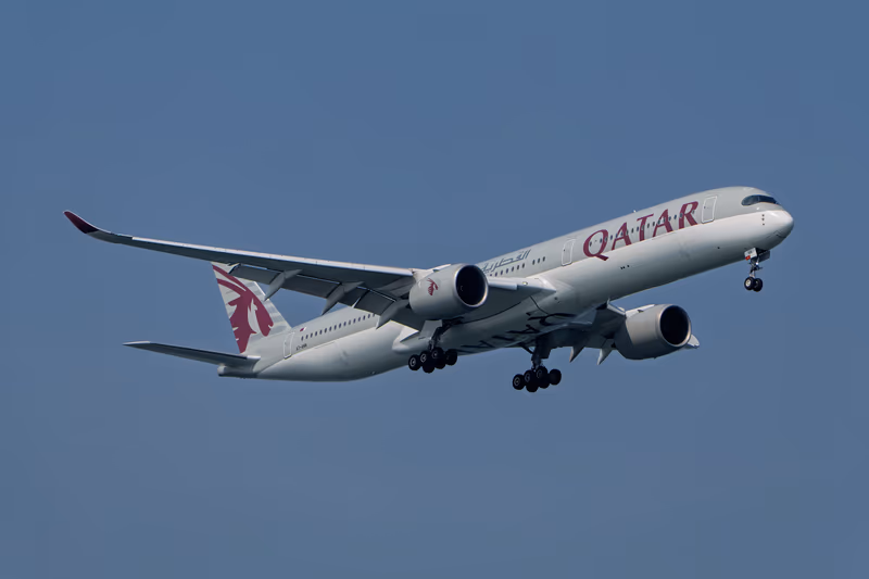 卡塔尔航空 A350-1000 A7-ANN 掠过晴空